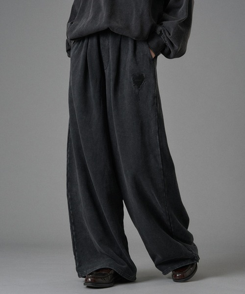 ONCILY(オンシェリー)の「HEART LOGO WIDE SWEATPANTS / ハートロゴワイドスウェットパンツ(スウェットパンツ・メンズ・ブラック系その他/杢グレー/ブラック/ブラウン/ネイビー・X-SMALL/SMALL/MEDIUM/LARGE)」の7枚目の写真