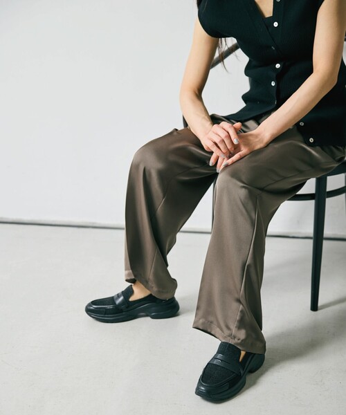 steppi(ステッピ)の「ローファースニーカー(スニーカー・レディース・ブラック系/シルバー系1・4h/5/5h/6/6h/7/7h)」の3枚目の写真