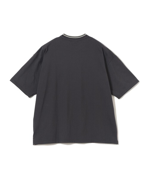BEAMS（ビームス）の「FRED PERRY / 【別注】オーバーサイズ ティップライン ピケ Tシャツ（Tシャツ/カットソー・メンズ・チャコールグレー/ホワイト/ブラック・XL/L/M/S）」の5枚目の写真