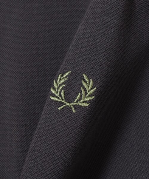 BEAMS（ビームス）の「FRED PERRY / 【別注】オーバーサイズ ティップライン ピケ Tシャツ（Tシャツ/カットソー・メンズ・チャコールグレー/ホワイト/ブラック・XL/L/M/S）」の8枚目の写真