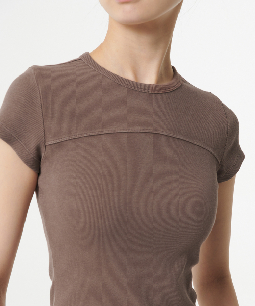 MUSINSA STANDARD WOMAN（ムシンサスタンダードウーマン）の「ウィメンズリブドピグメントスリムTシャツ[ブラウン]（Tシャツ/カットソー・レディース・その他・X-SMALL/SMALL/LARGE/MEDIUM/X-LARGE）」の4枚目の写真