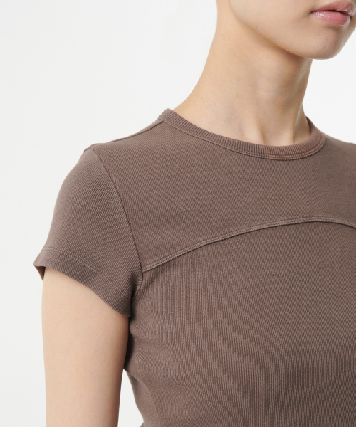 MUSINSA STANDARD WOMAN（ムシンサスタンダードウーマン）の「ウィメンズリブドピグメントスリムTシャツ[ブラウン]（Tシャツ/カットソー・レディース・その他・X-SMALL/SMALL/LARGE/MEDIUM/X-LARGE）」の5枚目の写真