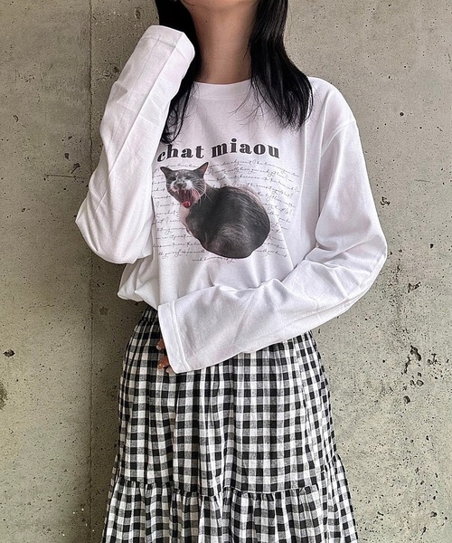 etta(エタ)の「あくびキャットロンT/長袖Tシャツ(Tシャツ/カットソー・レディース・ホワイト・MEDIUM)」の1枚目の写真