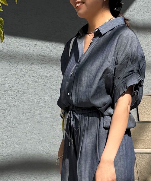 MICO COULIER(ミコクリエ)の「《セットアップ対応》シアーデニム袖タックブラウス(シャツ/ブラウス・レディース・ライトブルー/インディゴブルー・38)」の4枚目の写真