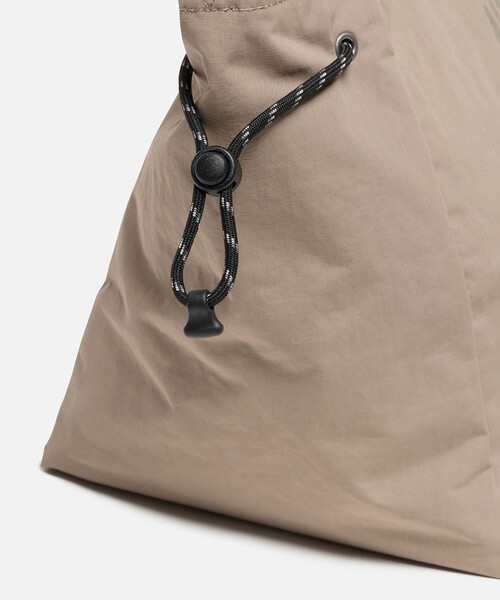 AIGLE(エーグル)の「撥水 ネイバーフッド 2way ショルダーバッグ 10L(ショルダーバッグ・レディース・ブラウン/ブラック・FREE)」の11枚目の写真