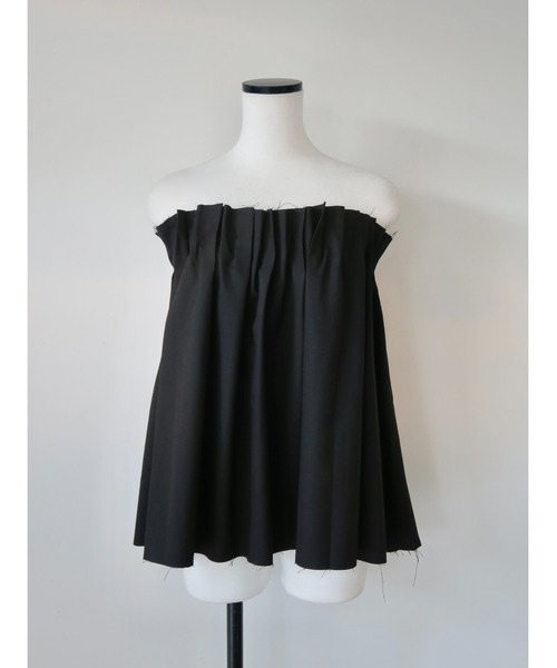 celon(セロン)の「airy pleats tuck blouse(チューブトップ・レディース・ベージュ/ブラック・FREE)」の1枚目の写真