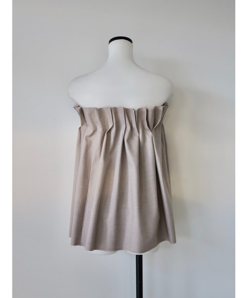 celon(セロン)の「airy pleats tuck blouse(チューブトップ・レディース・ベージュ/ブラック・FREE)」の4枚目の写真