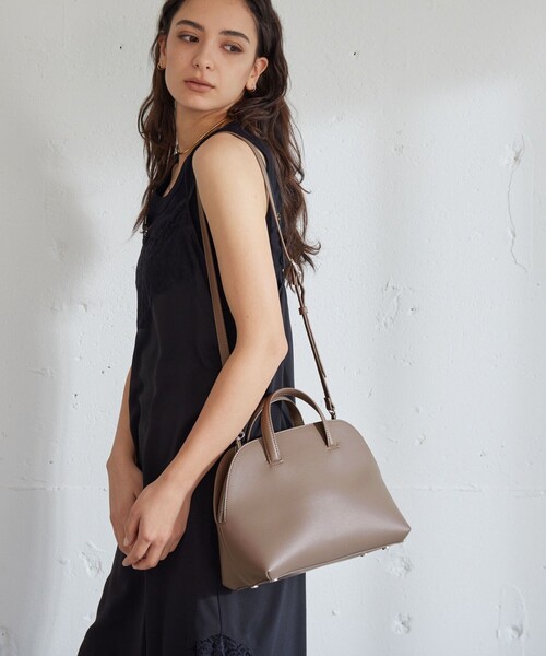 green label relaxing(グリーンレーベルリラクシング)の「【WEB限定】2WAY ラウンド ボストンバッグ / ショルダーバッグ(ショルダーバッグ・レディース・ブラック/ナチュラル/モカ・FREE)」の3枚目の写真