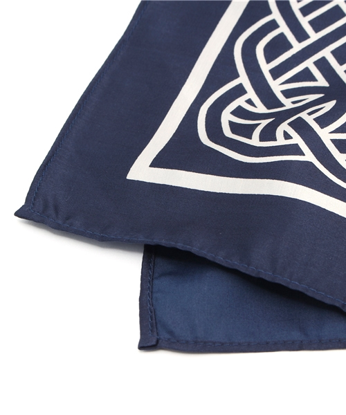 HARE(ハレ)の「デザインシルクスカーフ(HARE) (ストール/ショール・メンズ・ネイビー/グレー/ブラック/オフホワイト/ブルー系その他/ブラック系その他/ホワイト・FREE)」の16枚目の写真