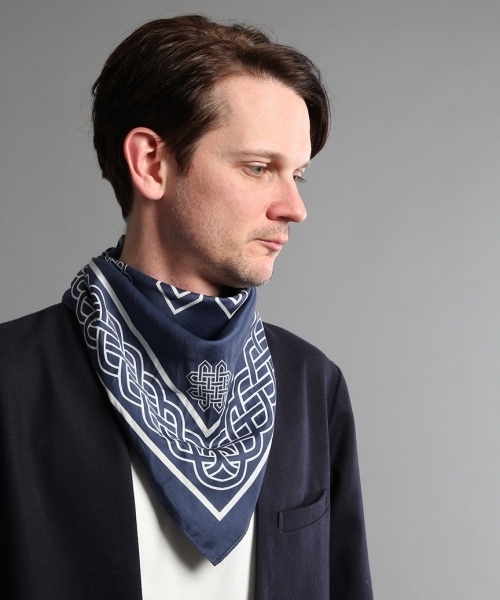 HARE(ハレ)の「デザインシルクスカーフ(HARE) (ストール/ショール・メンズ・ネイビー/グレー/ブラック/オフホワイト/ブルー系その他/ブラック系その他/ホワイト・FREE)」の8枚目の写真