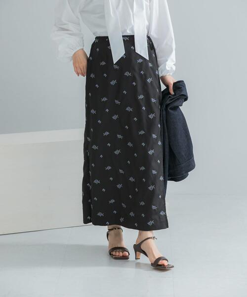 URBAN RESEARCH ROSSO WOMEN（アーバンリサーチ　ロッソ）の「フラワー刺繍ラップストレートスカート（スカート・レディース・ブラック・FREE）」の2枚目の写真
