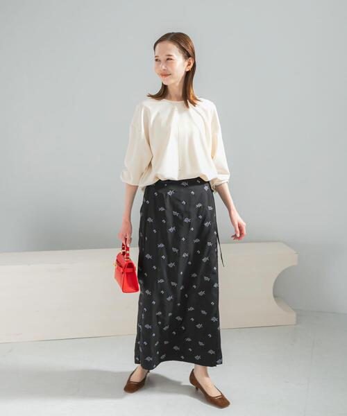 URBAN RESEARCH ROSSO WOMEN（アーバンリサーチ　ロッソ）の「フラワー刺繍ラップストレートスカート（スカート・レディース・ブラック・FREE）」の7枚目の写真