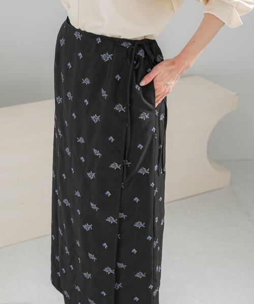 URBAN RESEARCH ROSSO WOMEN（アーバンリサーチ　ロッソ）の「フラワー刺繍ラップストレートスカート（スカート・レディース・ブラック・FREE）」の11枚目の写真