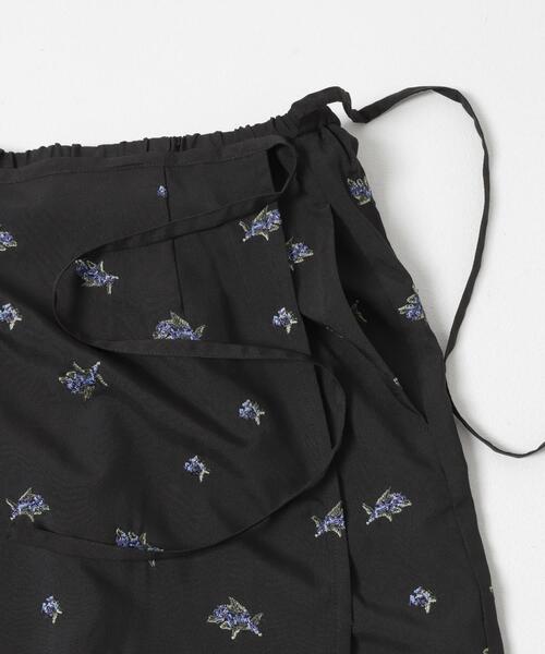 URBAN RESEARCH ROSSO WOMEN（アーバンリサーチ　ロッソ）の「フラワー刺繍ラップストレートスカート（スカート・レディース・ブラック・FREE）」の15枚目の写真