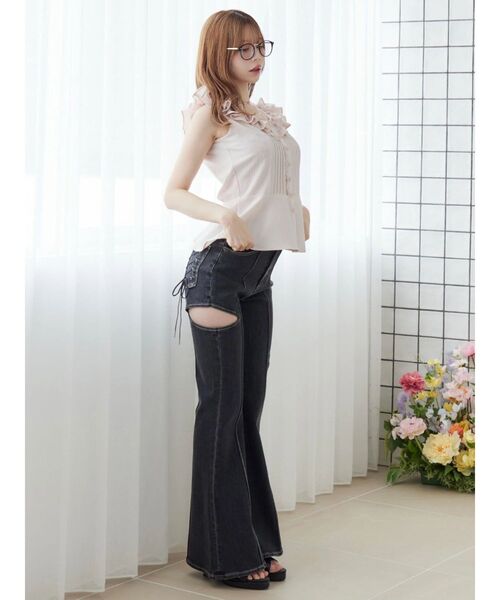 EATME(イートミー)の「カットアウトレースアップフレアデニムパンツ(デニムパンツ・レディース・ライトブルー/ブラック・MEDIUM/SMALL)」の6枚目の写真
