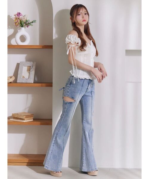 EATME(イートミー)の「カットアウトレースアップフレアデニムパンツ(デニムパンツ・レディース・ライトブルー/ブラック・MEDIUM/SMALL)」の12枚目の写真