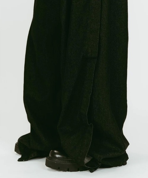 Knuth Marf(クヌースマーフ)の「cling drape denim pants(unisex)(デニムパンツ・レディース・ブラック/ベージュ・XS/S)」の7枚目の写真