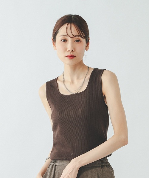 GLOBAL WORK（グローバルワーク）の「サラサラDRYスクエアタンク/636753（タンクトップ・レディース・ホワイト/キャメル/ダークブラウン/アイボリー/ブラック・X-SMALL/X-LARGE/MEDIUM/SMALL/LARGE/XX-LARGE）」の4枚目の写真