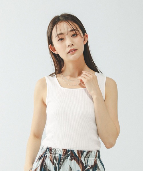 GLOBAL WORK（グローバルワーク）の「サラサラDRYスクエアタンク/636753（タンクトップ・レディース・ホワイト/キャメル/ダークブラウン/アイボリー/ブラック・X-SMALL/X-LARGE/MEDIUM/SMALL/LARGE/XX-LARGE）」の2枚目の写真