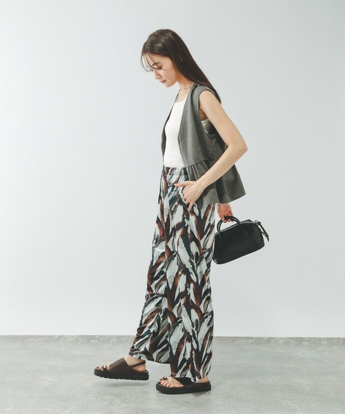 GLOBAL WORK（グローバルワーク）の「サラサラDRYスクエアタンク/636753（タンクトップ・レディース・ホワイト/キャメル/ダークブラウン/アイボリー/ブラック・X-SMALL/X-LARGE/MEDIUM/SMALL/LARGE/XX-LARGE）」の7枚目の写真