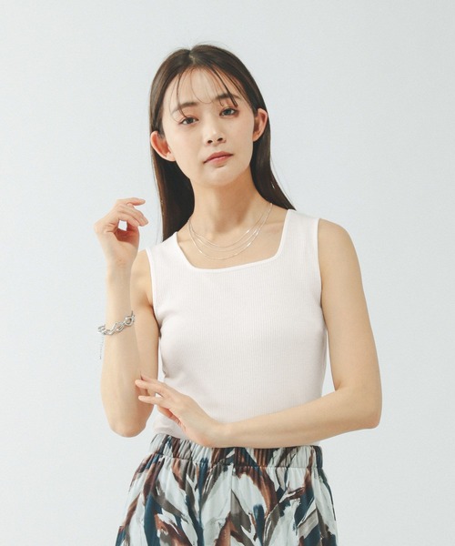 GLOBAL WORK（グローバルワーク）の「サラサラDRYスクエアタンク/636753（タンクトップ・レディース・ホワイト/キャメル/ダークブラウン/アイボリー/ブラック・X-SMALL/X-LARGE/MEDIUM/SMALL/LARGE/XX-LARGE）」の8枚目の写真