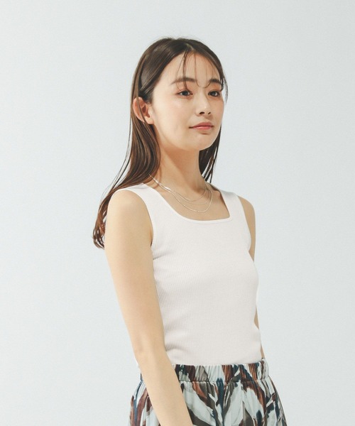 GLOBAL WORK（グローバルワーク）の「サラサラDRYスクエアタンク/636753（タンクトップ・レディース・ホワイト/キャメル/ダークブラウン/アイボリー/ブラック・X-SMALL/X-LARGE/MEDIUM/SMALL/LARGE/XX-LARGE）」の9枚目の写真