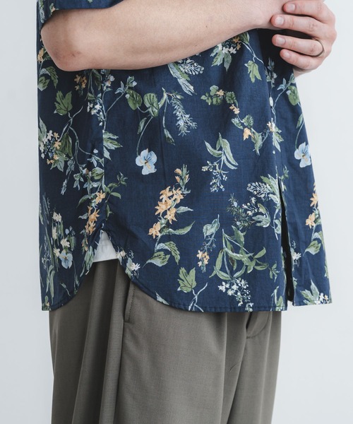 quadro(クオドロ)の「ローン花柄pt BD半袖シャツ(Tシャツ/カットソー・メンズ・ネイビー・MEDIUM/LARGE)」の6枚目の写真