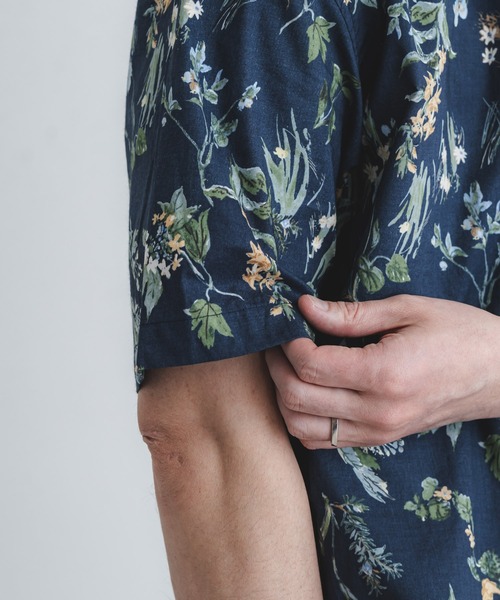 quadro(クオドロ)の「ローン花柄pt BD半袖シャツ(Tシャツ/カットソー・メンズ・ネイビー・MEDIUM/LARGE)」の5枚目の写真