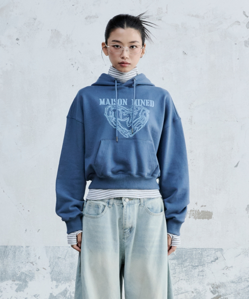 MAISON MINED（メゾンミネド）の「(W) DOODLE HEART CROP HOODIE BLUE GRAY（パーカー・レディース・その他・SMALL/MEDIUM）」の6枚目の写真