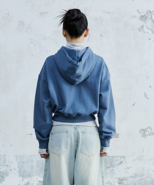 MAISON MINED（メゾンミネド）の「(W) DOODLE HEART CROP HOODIE BLUE GRAY（パーカー・レディース・その他・SMALL/MEDIUM）」の7枚目の写真