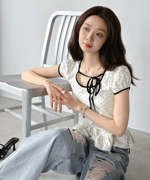 Jewelobe(ジュエローブ)の「ドットペプラムリボントップス(Tシャツ/カットソー・レディース・ブラック/アイボリー・FREE)」の6枚目の写真