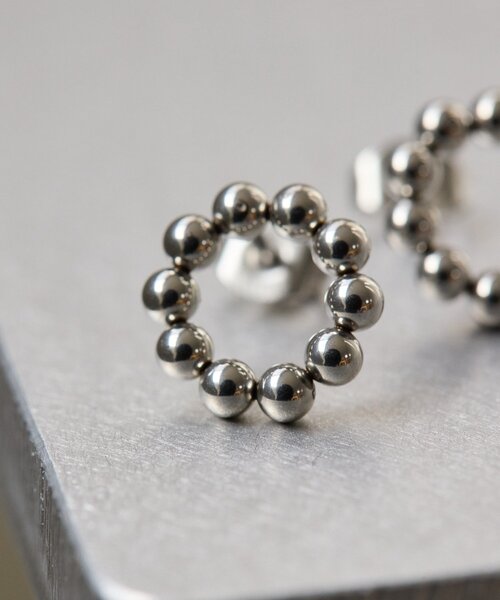 ear PAPILLONNER(イアパピヨネ)の「《金属アレルギー対応/ステンレス》ボールサークルピアス(ピアス(両耳用)・レディース・ゴールド/シルバー・FREE)」の5枚目の写真