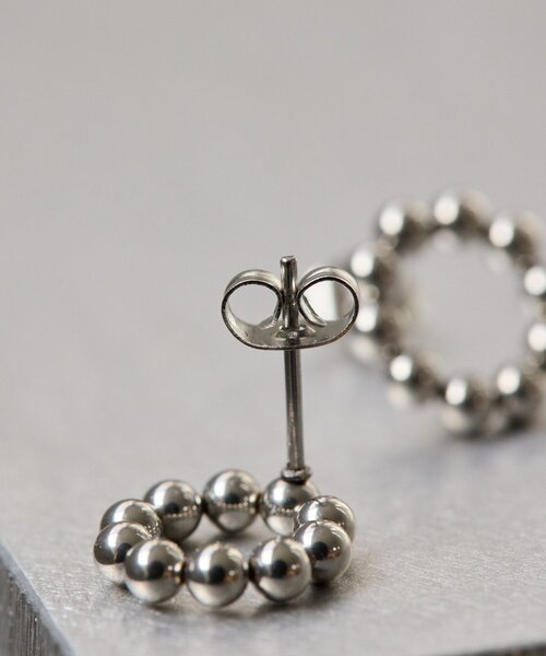 ear PAPILLONNER(イアパピヨネ)の「《金属アレルギー対応/ステンレス》ボールサークルピアス(ピアス(両耳用)・レディース・ゴールド/シルバー・FREE)」の6枚目の写真