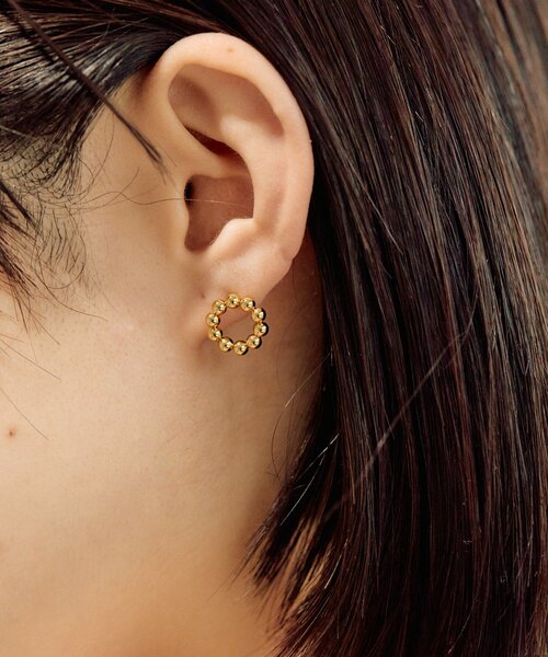 ear PAPILLONNER(イアパピヨネ)の「《金属アレルギー対応/ステンレス》ボールサークルピアス(ピアス(両耳用)・レディース・ゴールド/シルバー・FREE)」の3枚目の写真