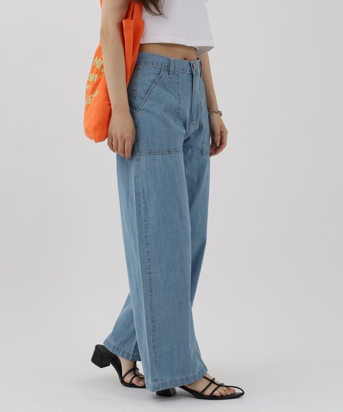 atONE(アットワン)の「ライトオンスデニムワイドベイカーパンツ(デニムパンツ・レディース・ワンウォッシュ/ブルー・M/3L/4L/LL/L)」の22枚目の写真