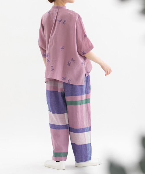 nop de nod（ノップドゥノッド）の「Cielラミーユーカリ刺繍半袖シャツ（シャツ/ブラウス・レディース・ピンク/ダークブラウン/ネイビー・3）」の6枚目の写真