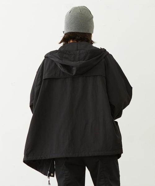 MILKFED.(ミルクフェド)の「BAR LOGO MOUNTAIN JACKET(マウンテンパーカー・レディース・ベージュ/ブラック/ライトブルー・S/M)」の6枚目の写真