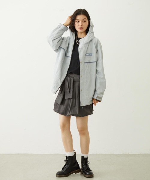 MILKFED.(ミルクフェド)の「BAR LOGO MOUNTAIN JACKET(マウンテンパーカー・レディース・ベージュ/ブラック/ライトブルー・S/M)」の19枚目の写真