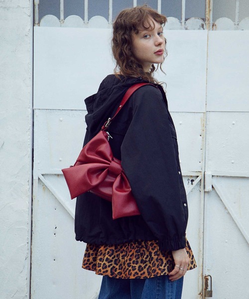 MILKFED.(ミルクフェド)の「BAR LOGO MOUNTAIN JACKET(マウンテンパーカー・レディース・ベージュ/ブラック/ライトブルー・S/M)」の15枚目の写真