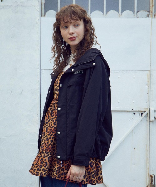 MILKFED.(ミルクフェド)の「BAR LOGO MOUNTAIN JACKET(マウンテンパーカー・レディース・ベージュ/ブラック/ライトブルー・S/M)」の14枚目の写真