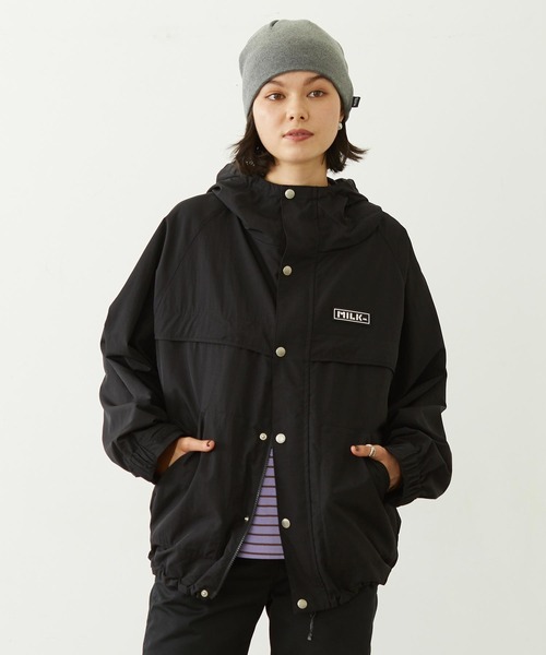 MILKFED.(ミルクフェド)の「BAR LOGO MOUNTAIN JACKET(マウンテンパーカー・レディース・ベージュ/ブラック/ライトブルー・S/M)」の4枚目の写真