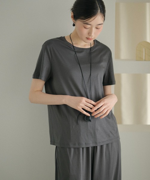 LAULEN（ローレン）の「smooth cotton back seam Tee /スムーズコットンバックシームTシャツ（Tシャツ/カットソー・レディース・ベージュ/チャコールグレー/カーキ・FREE）」の6枚目の写真