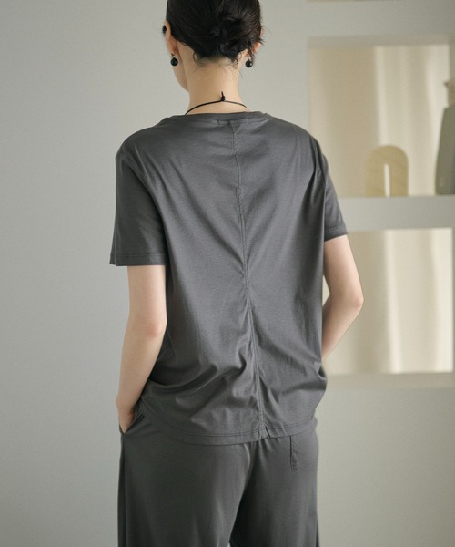 LAULEN（ローレン）の「smooth cotton back seam Tee /スムーズコットンバックシームTシャツ（Tシャツ/カットソー・レディース・ベージュ/チャコールグレー/カーキ・FREE）」の8枚目の写真