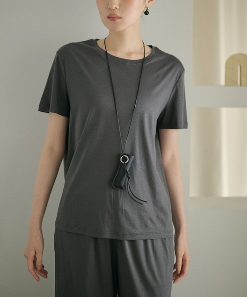 LAULEN（ローレン）の「smooth cotton back seam Tee /スムーズコットンバックシームTシャツ（Tシャツ/カットソー・レディース・ベージュ/チャコールグレー/カーキ・FREE）」の9枚目の写真