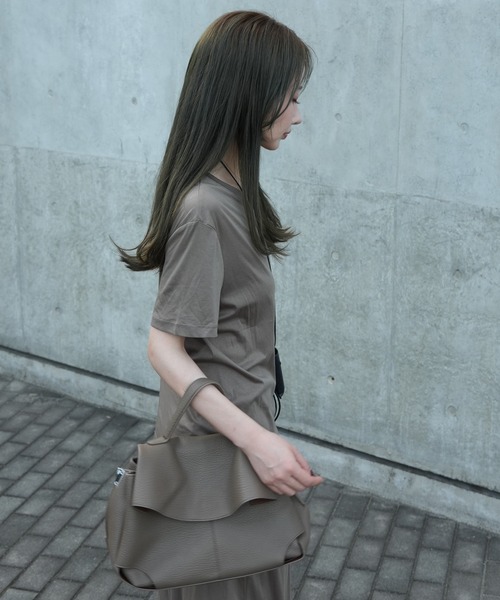 LAULEN（ローレン）の「smooth cotton back seam Tee /スムーズコットンバックシームTシャツ（Tシャツ/カットソー・レディース・ベージュ/チャコールグレー/カーキ・FREE）」の15枚目の写真