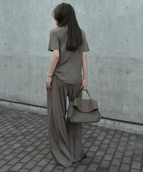 LAULEN（ローレン）の「smooth cotton back seam Tee /スムーズコットンバックシームTシャツ（Tシャツ/カットソー・レディース・ベージュ/チャコールグレー/カーキ・FREE）」の18枚目の写真
