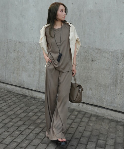 LAULEN（ローレン）の「smooth cotton back seam Tee /スムーズコットンバックシームTシャツ（Tシャツ/カットソー・レディース・ベージュ/チャコールグレー/カーキ・FREE）」の16枚目の写真