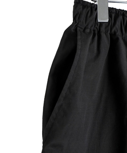 GOLD（ゴールド）の「GOLD / ゴールド：SILK NEP WEATHER CLOTH WIDE SHORTS：26A-GL52629[MUS]（その他パンツ・メンズ・ブラック系その他・M）」の3枚目の写真