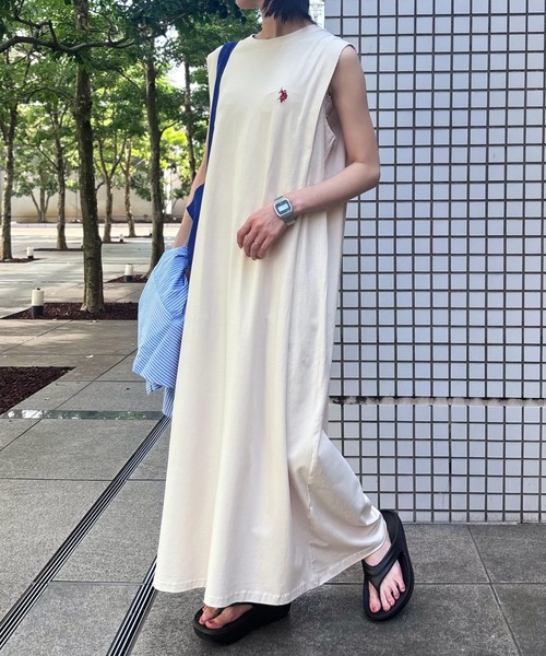 U.S. POLO ASSN.(ユーエスポロアッスン)の「【U.S. POLO ASSN./ユーエスポロアッスン】接触冷感&UVカット機能付 低身長/高身長サイズ有 ダブルホースマン刺繍 ノースリーブタックワンピース(ワンピース・レディース・スミクロ/ベージュ/ブラウン・L/LL/M)」の3枚目の写真