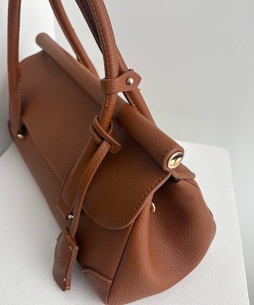 CAPRICIEUX LE'MAGE(カプリシューレマージュ)の「2WAYフラップボストンバッグ(ショルダーバッグ・レディース・ブラック/ブラウン・FREE)」の8枚目の写真